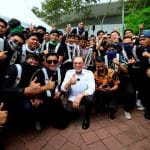 ANWAR bergambar bersama ahli-ahli Rakan Muda selepas Majlis Perasmian Sambutan Hari Belia Negara Tahun 2026 (HBN 2026) Peringkat Kebangsaan hari ini. FOTO Bernama.
